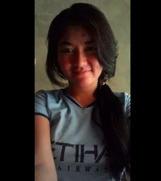 Viral Video Abg Muda Berkacamata Bulat Sedang Didongkrak dari Belakang Sambil Tersenyum Viral Abg Viral